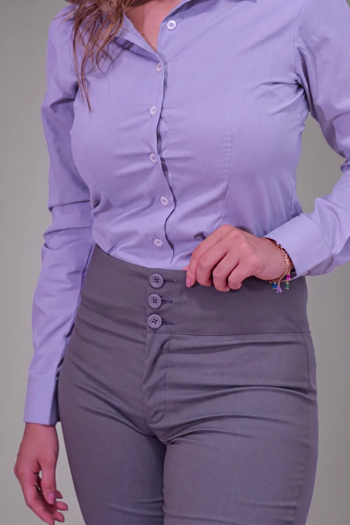 Calça Feminina Bolso Embutido Atrás 3 Botões Gabardine - CLF034