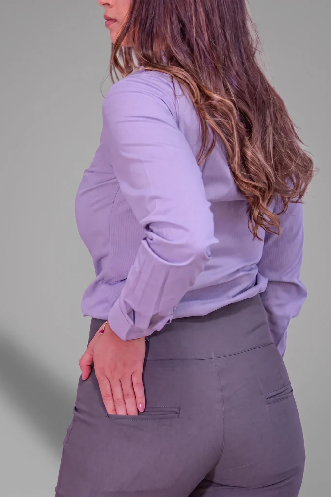 Calça Feminina Bolso Embutido Atrás 3 Botões Gabardine - CLF034